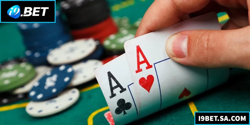 Poker - Chiến Thuật, Kinh Nghiệm Và Cách Chơi Hiệu Quả Poker là trò chơi kết hợp chiến thuật, tâm lý và cơ hội thắng lớn hấp dẫn